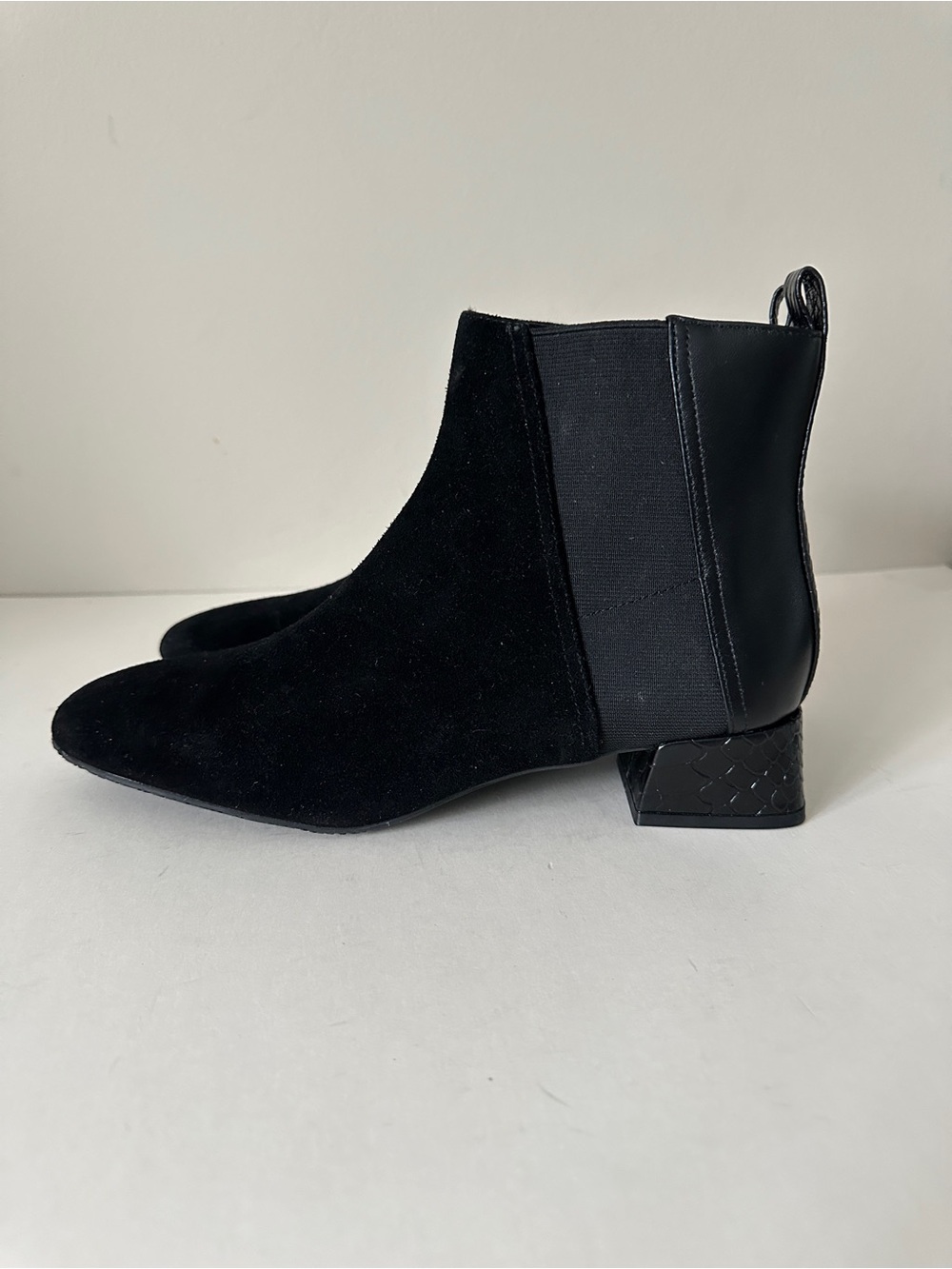 NEW Donald Pliner Travis Black Suede/Leather Chelsea Ankle Women Booties Sz 8.5M